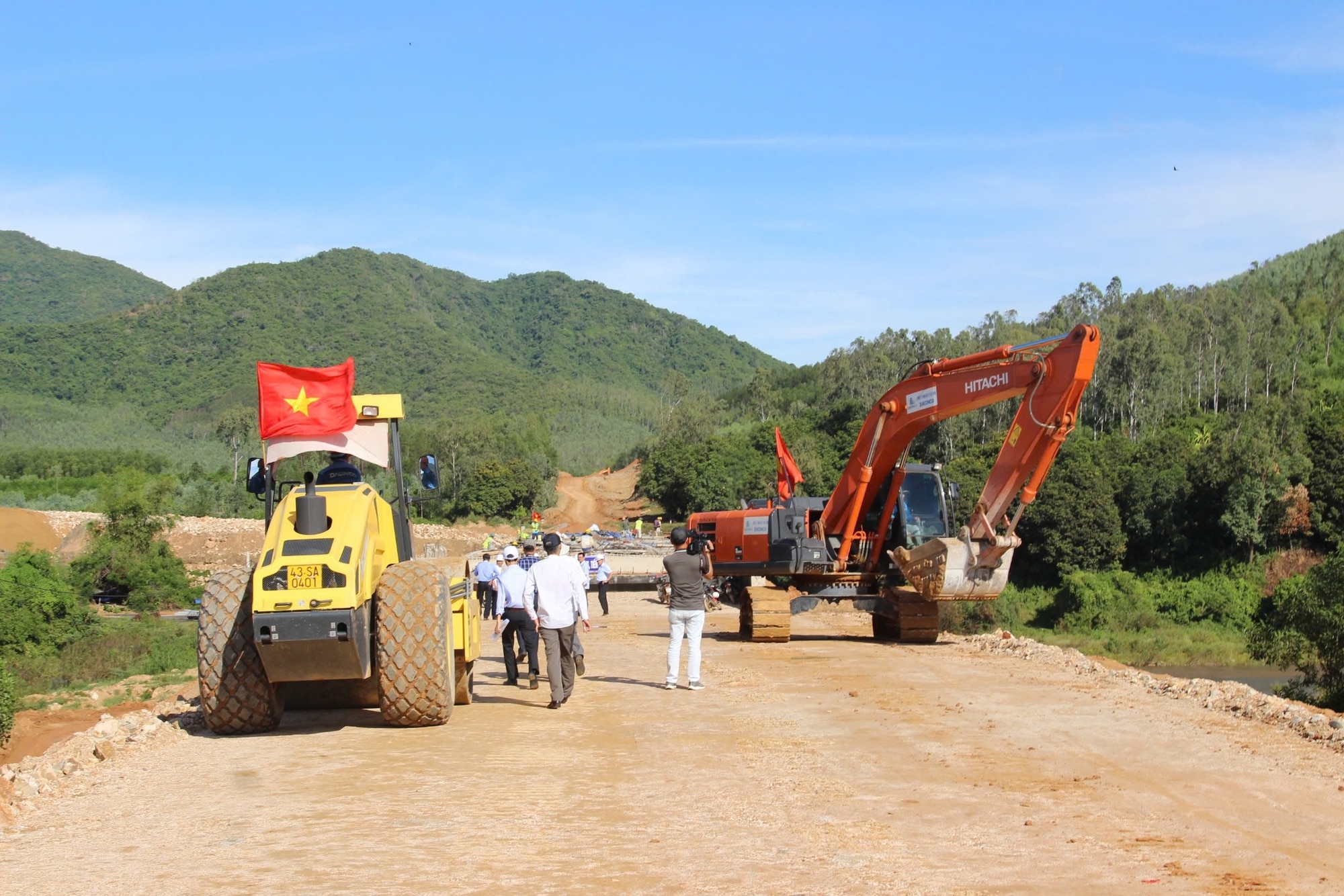 Bình Định: Các dự án giao thông trọng điểm tăng tốc trước mùa mưa- Ảnh 2.