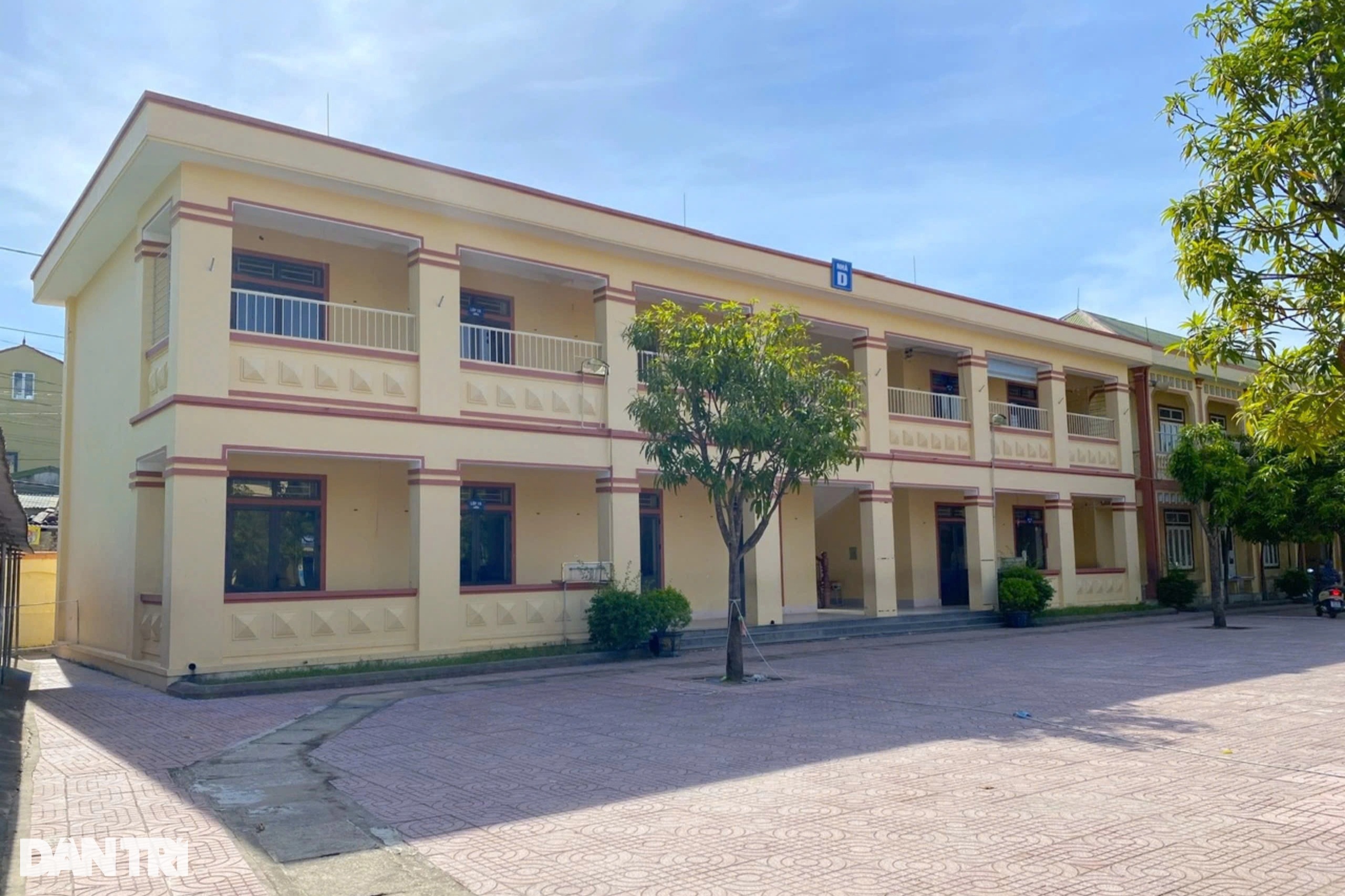 ຂາດຫ້ອງ, ຂໍສູນຕ້ານເອດສ ເປັນໂຮງຮຽນ - 2 Thiếu phòng, xin Trung tâm phòng chống AIDS làm điểm trường - 2