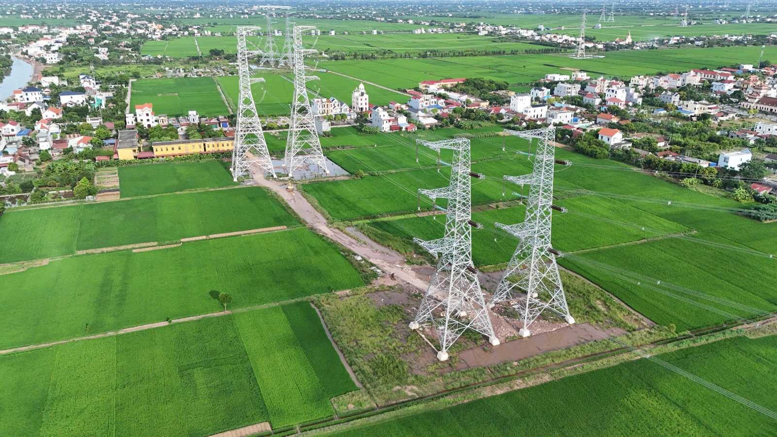 Công trình 500 kV mạch 3 có ý nghĩa đặc biệt quan trọng, tạo động lực, truyền cảm hứng cho người dân, doanh nghiệp và cả hệ thống chính trị*- Ảnh 2.