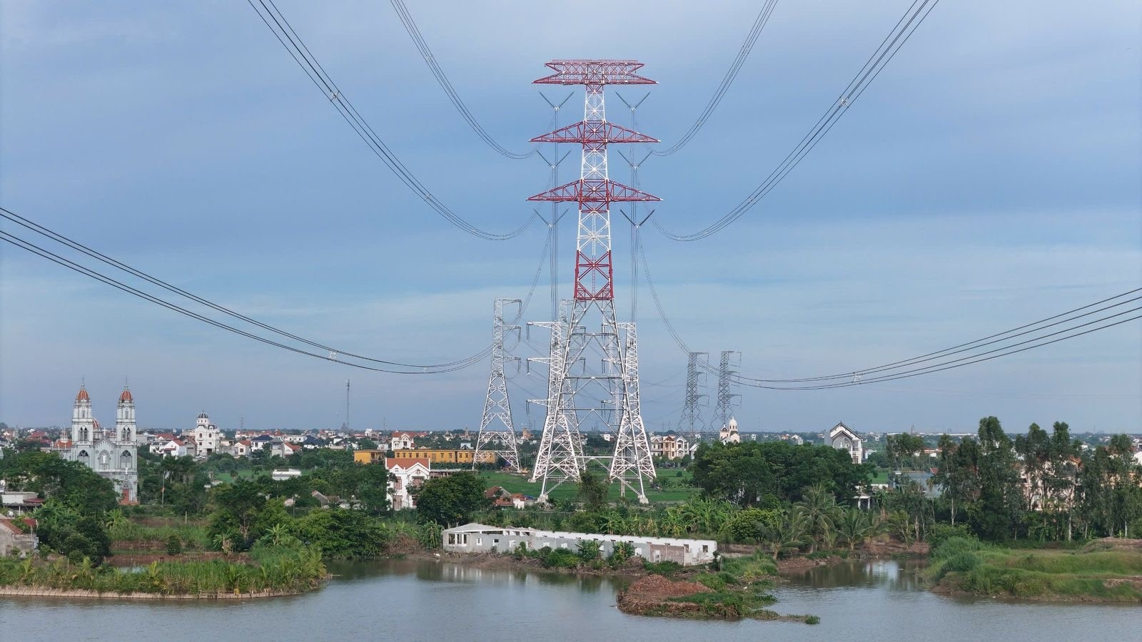 Công trình 500 kV mạch 3 có ý nghĩa đặc biệt quan trọng, tạo động lực, truyền cảm hứng cho người dân, doanh nghiệp và cả hệ thống chính trị*- Ảnh 3.