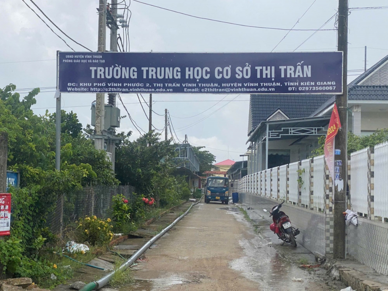 Đình chỉ công tác hiệu trưởng tự ý chuyển trường gây xáo trộn đầu năm học