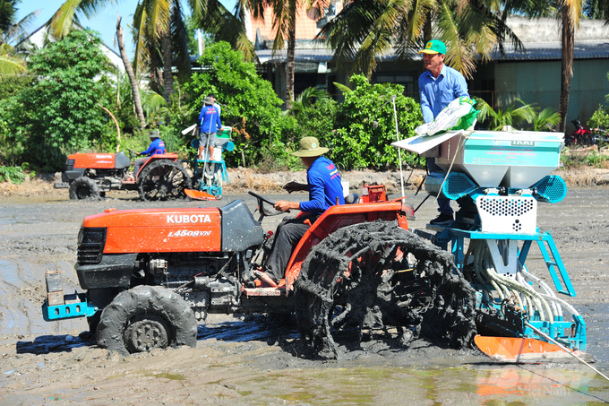 Hiện nay ĐBSCL đang triển khai mạnh mẽ Đề án phát triển bền vững 1 triệu ha chuyên canh lúa chất lượng cao và phát thải thấp. Ảnh: Lê Hoàng Vũ.