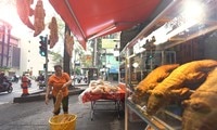 Bánh mì siêu to khổng lồ, hình thù kỳ quặc ở TPHCM