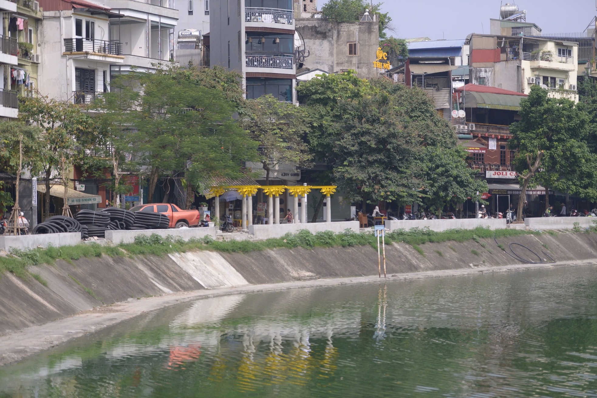 Close-up of the walking street around Ngoc Khanh Lake about to open ...