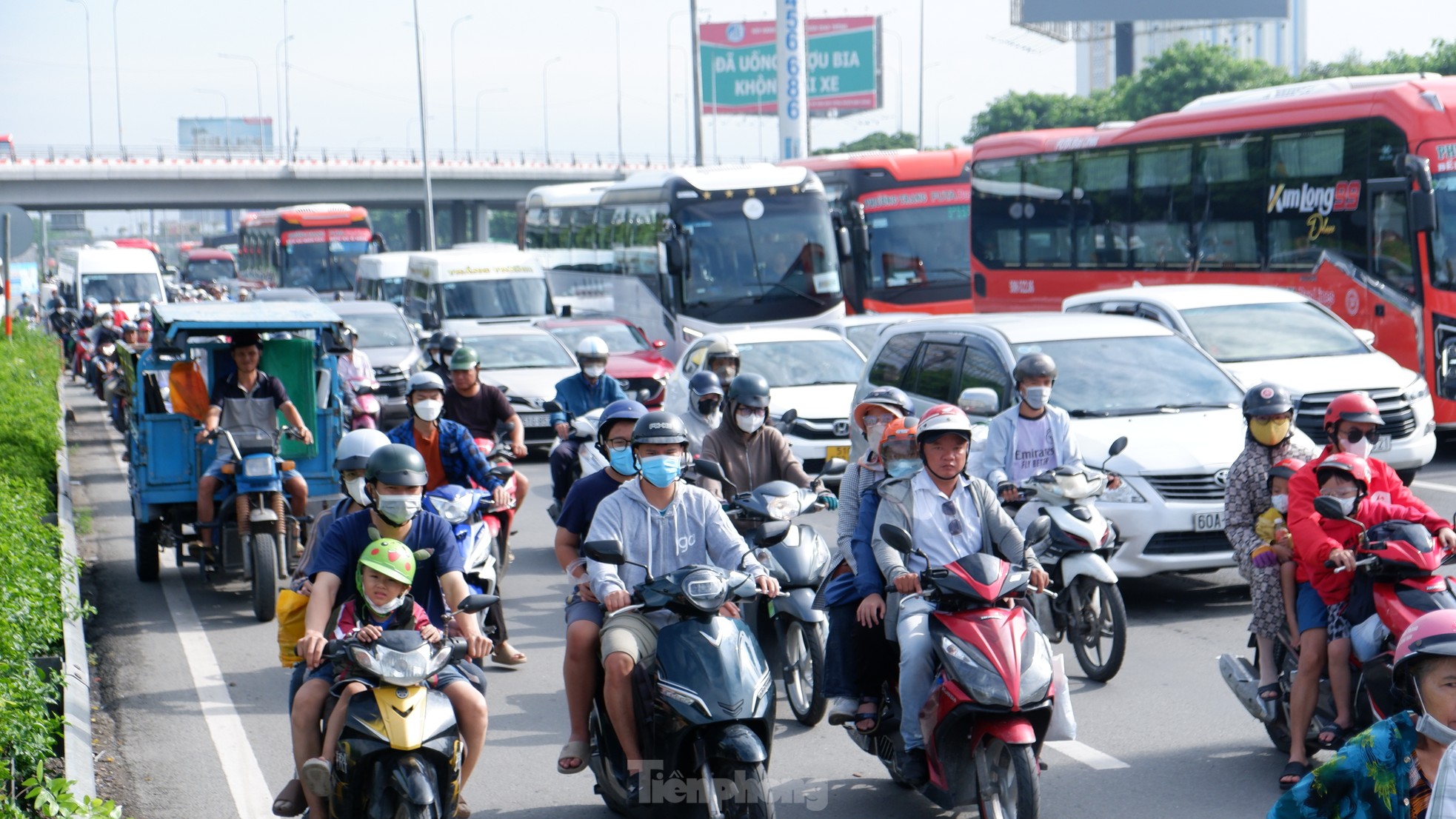 Ngày đầu kỳ nghỉ 2/9: Nhà ga, bến xe đông đúc, sân bay Tân Sơn Nhất thông thoáng bất ngờ ảnh 10