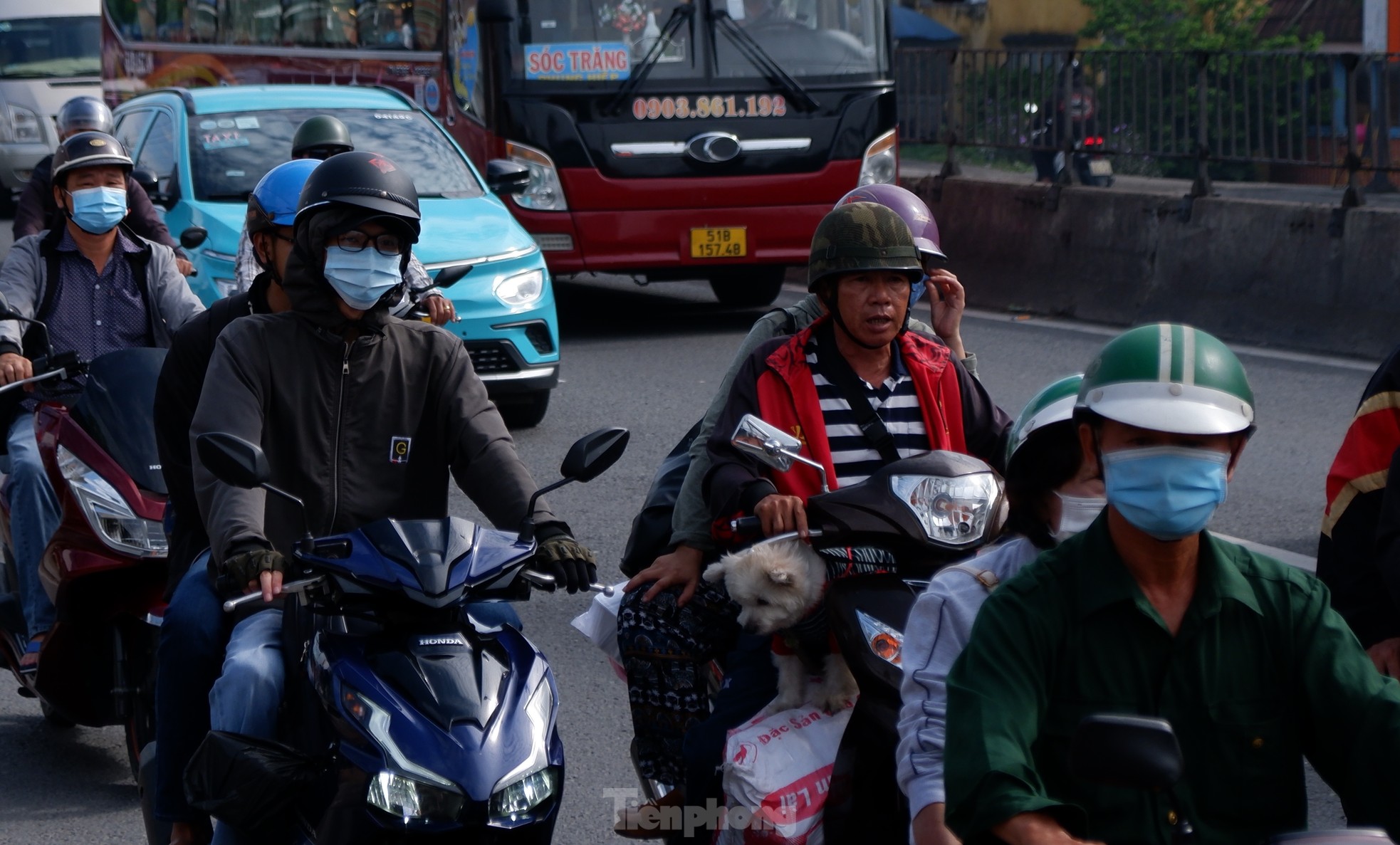 Ngày đầu kỳ nghỉ 2/9: Nhà ga, bến xe đông đúc, sân bay Tân Sơn Nhất thông thoáng bất ngờ ảnh 12