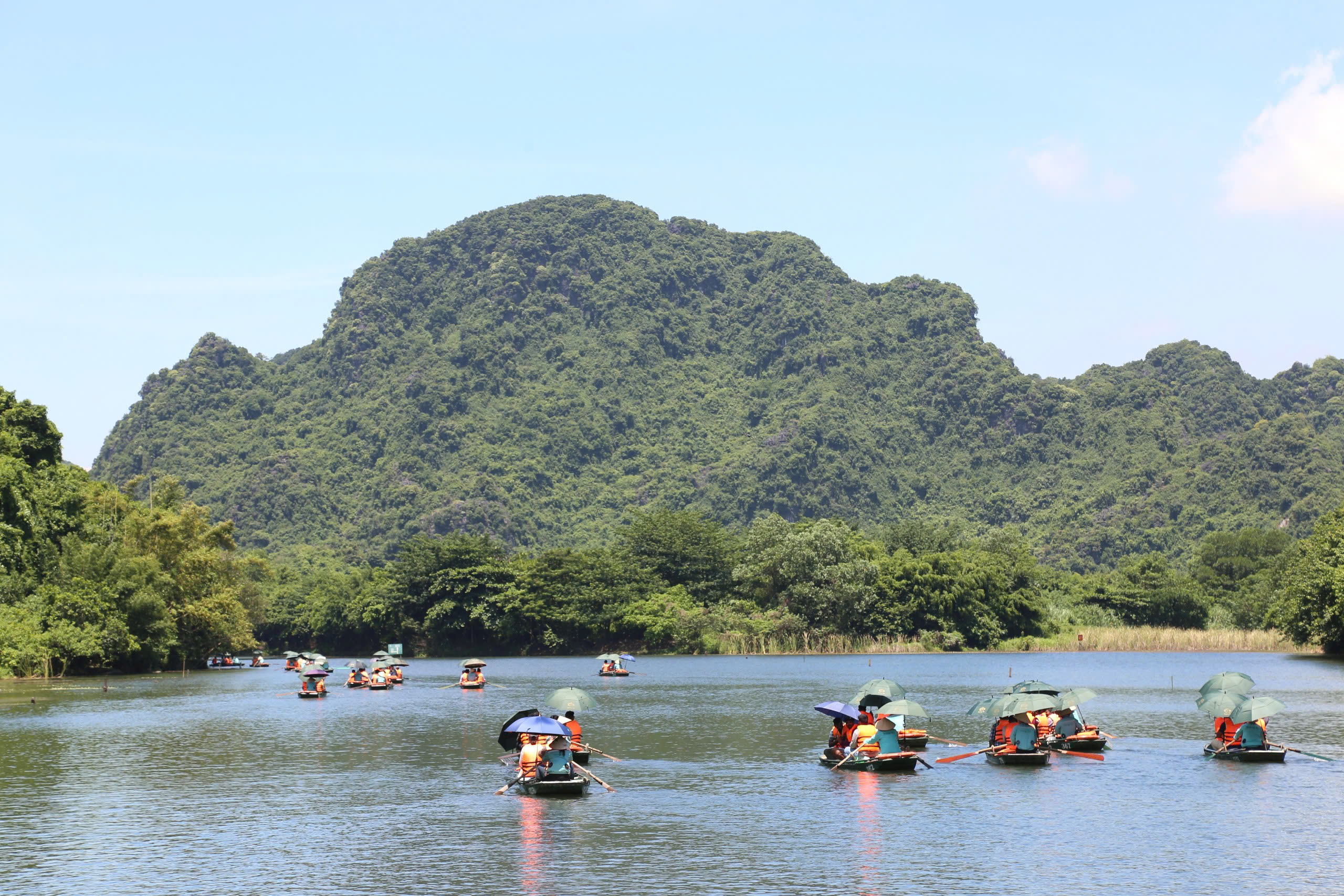 828.000 khách quốc tế tới Ninh Bình trong 8 tháng, gần gấp đôi cả năm 2023- Ảnh 2.