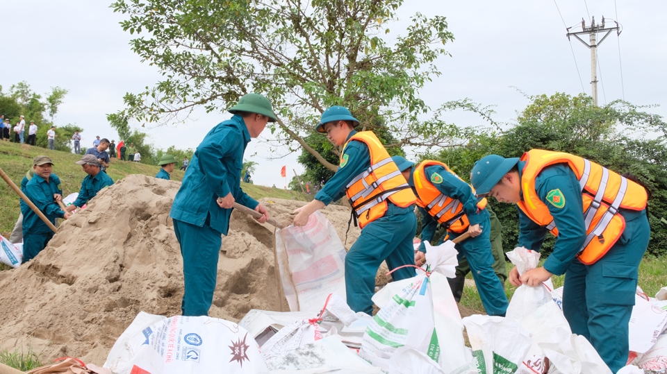 Hà Nội sẵn sàng phương án hộ đê và bảo vệ trọng điểm xung yếu.