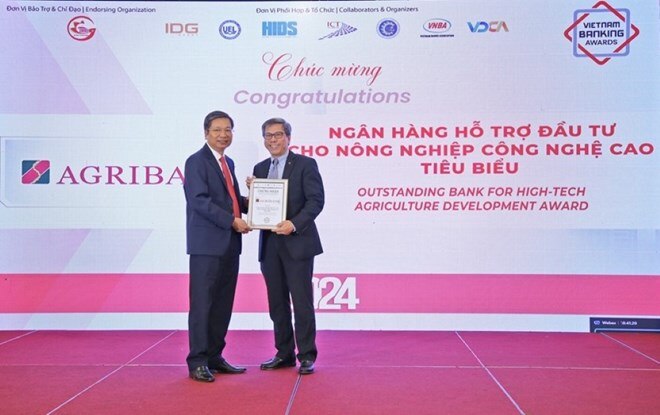 Agribank cùng lúc nhận 3 giải thưởng lớn của tổ chức quốc tế