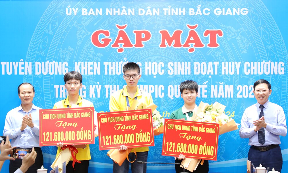 Bắc Giang: Gặp mặt, tuyên dương 2 nhà giáo tiêu biểu xuất sắc và 3 học sinh đoạt HCV Olympic quốc tế -0