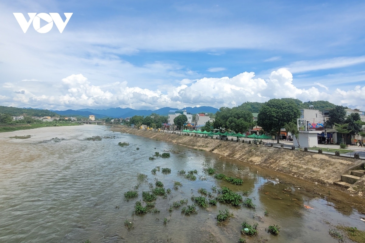 bac kan khai truong pho di bo ven song cau hinh anh 1