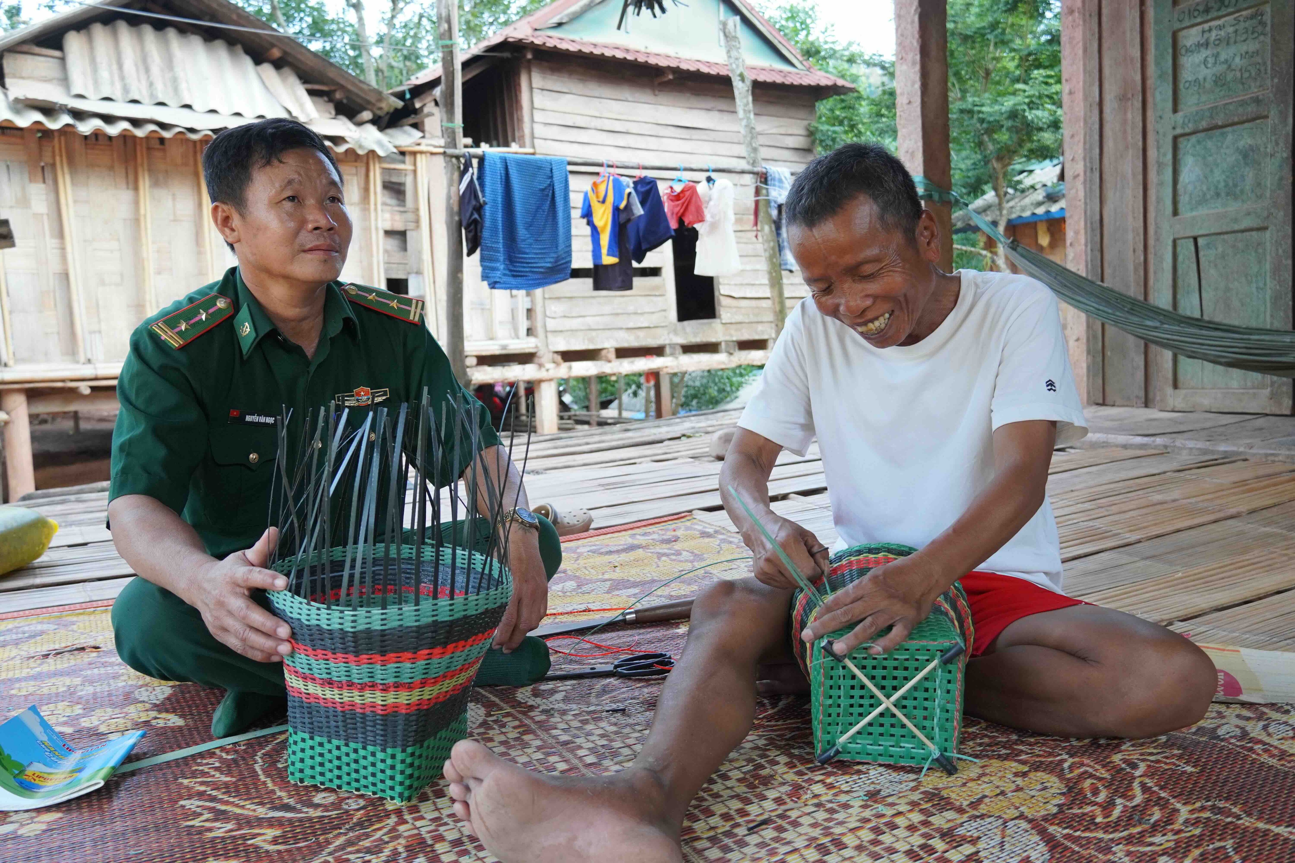 Bài 2: Chủ động làm giàu trên quê hương biên giới -0