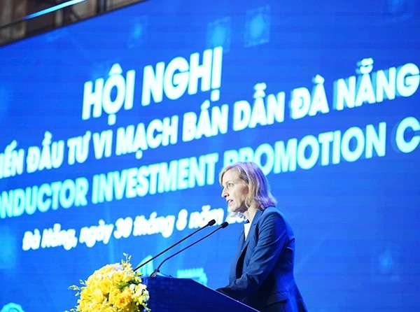 Tổng lãnh sự Hoa Kỳ tại TP Hồ Chí Minh Susan Burns phát biểu tại "Ngày vi mạch bán dẫn Đà Nẵng 2024".