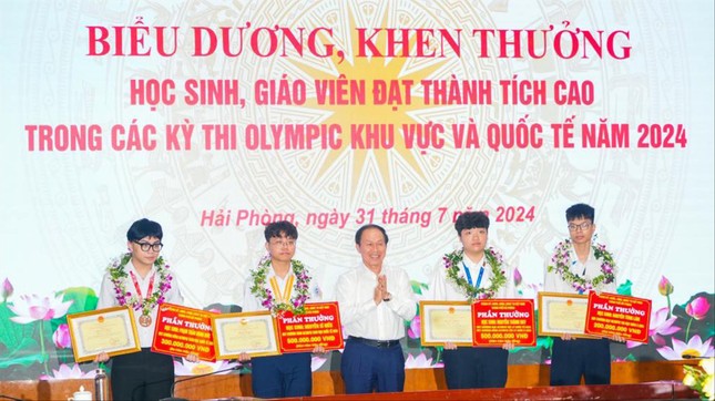 Hải Phòng: Dành 400 tỷ đồng/năm miễn học phí cho học sinh ảnh 1