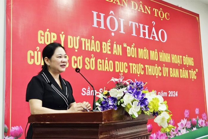 Thứ trưởng, Phó Chủ nhiệm Nông Thị Hà phát biểu tại Hội thảo