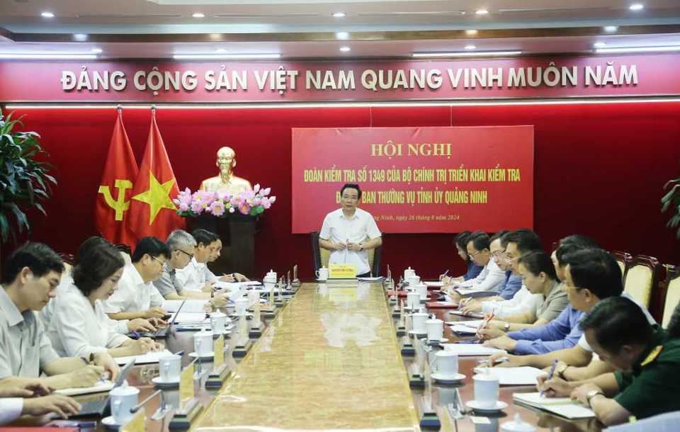 Ông Nghiêm Phú Cường, Phó Chủ nhiệm Ủy ban Kiểm tra Trung ương, Phó Trưởng đoàn kiểm tra làm việc với Ban Thường vụ Tỉnh uỷ Quảng Ninh.