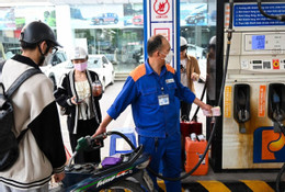 Nguyen Hue petrol price 12 737 2 242 318 228 2028.jpg