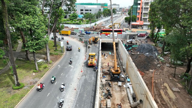 Hầm chui 200 tỷ đồng ở cửa ngõ sân bay Tân Sơn Nhất thông xe vào chiều 10/8 ảnh 1