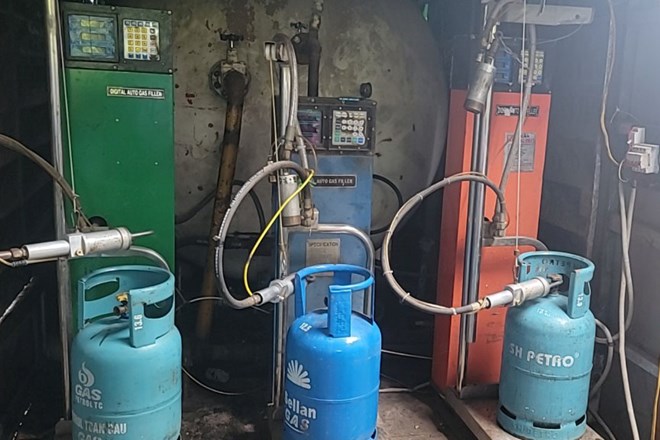 Hiểm họa từ hành vi sang chiết gas trái phép