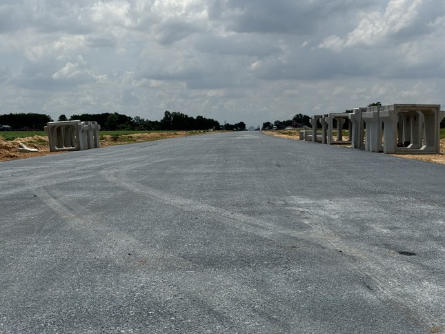 Hơn 2,3 nghìn tỷ đồng để nâng chuẩn 8km đường Vành đai 3 – TPHCM thành đường cao tốc ảnh 1