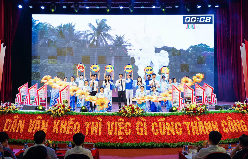 Phần thi chào hỏi tại hội thi.