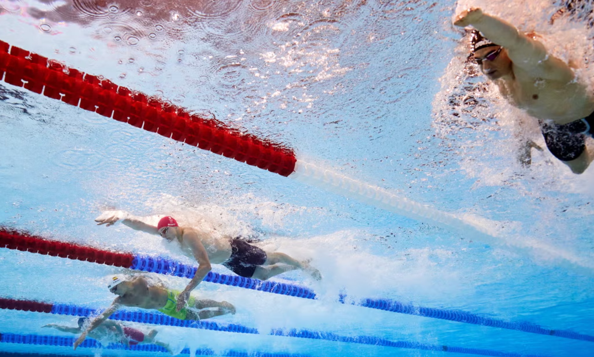 Katie Ledecky và Leon Marchand đã vượt qua trở ngại hồ bơi ở Olympic như thế nào?- Ảnh 1.