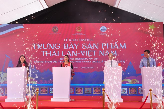 Khai mạc gian hàng Việt Nam - Thái Lan tại Lào Cai