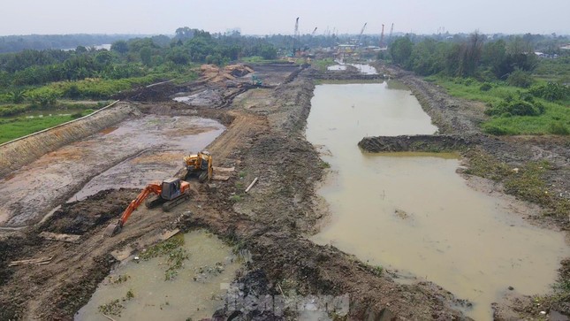 Khó khăn nguồn cát đắp nền, Giám đốc Ban Giao thông nói gì về tiến độ vành đai 3 TPHCM? ảnh 1