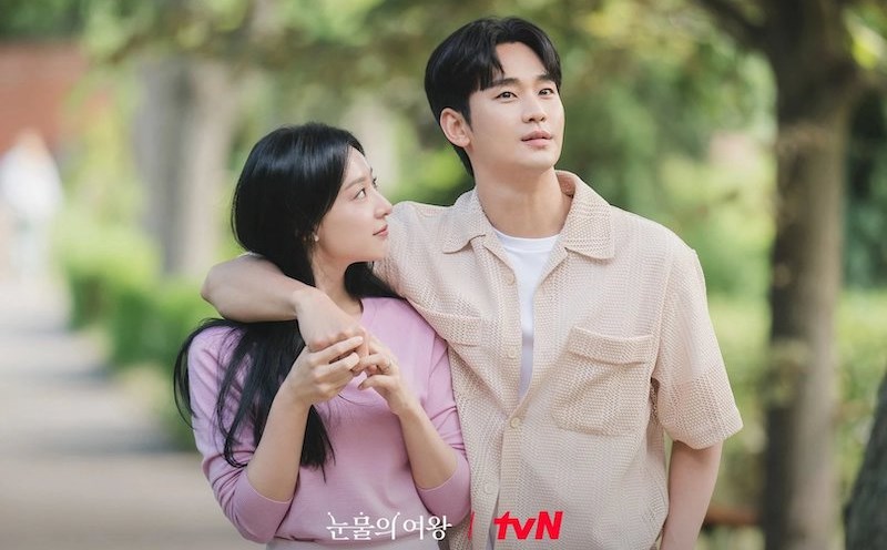 Kim Soo Hyun gây sốt với vai nam chính trong phim “Nữ hoàng nước mắt“. Ảnh: tvN