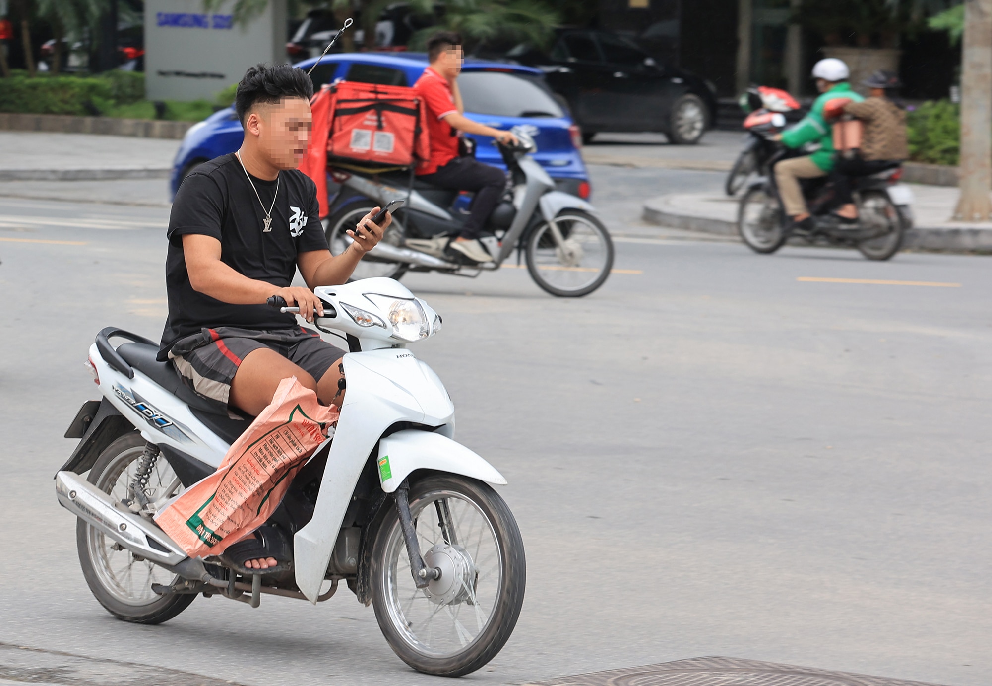 Mua tin vi phạm giao thông, nên không?- Ảnh 1.