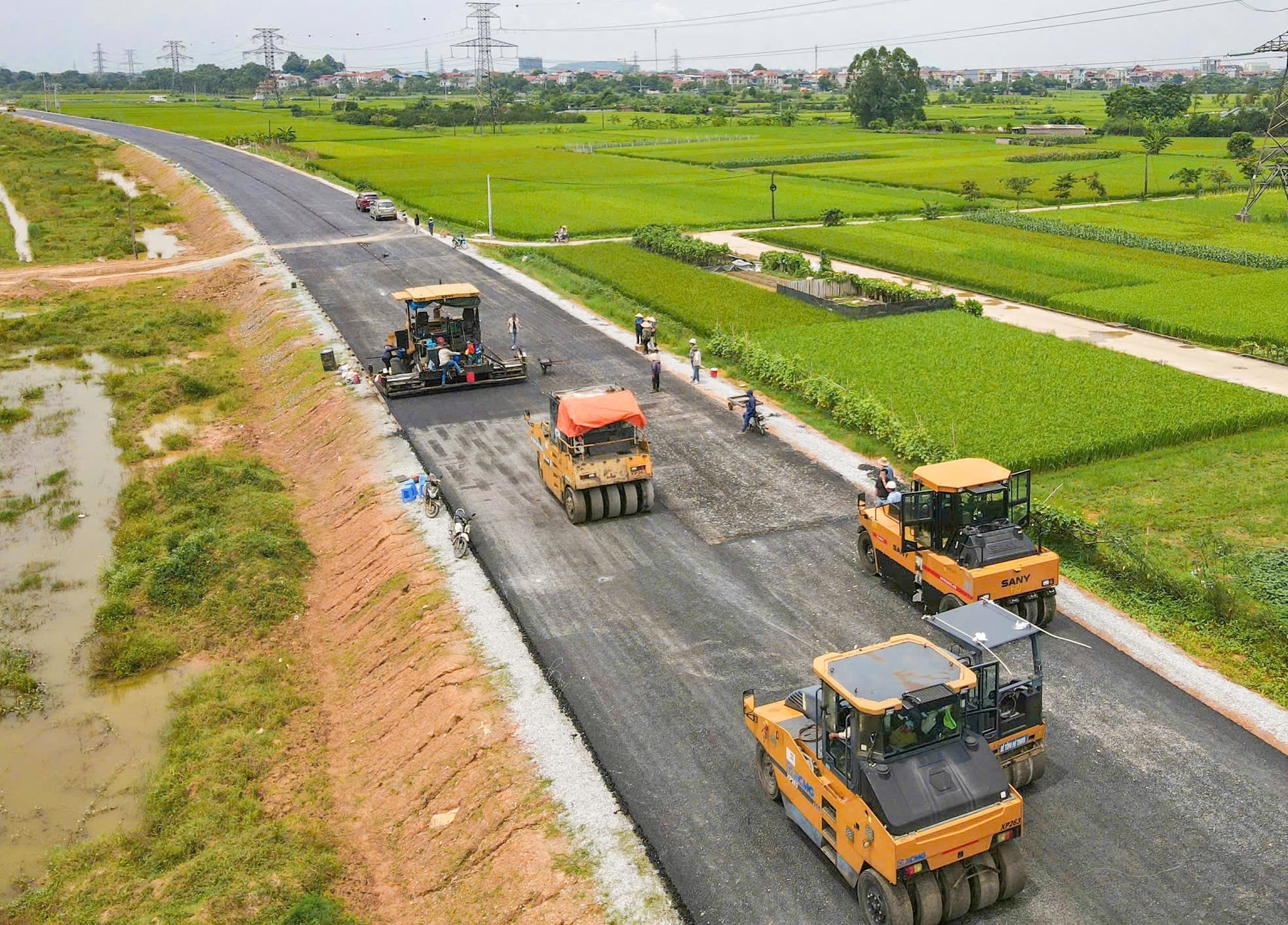 Những mét thảm đầu tiên trên tuyến Vành đai 4 - Vùng Thủ đô- Ảnh 11.