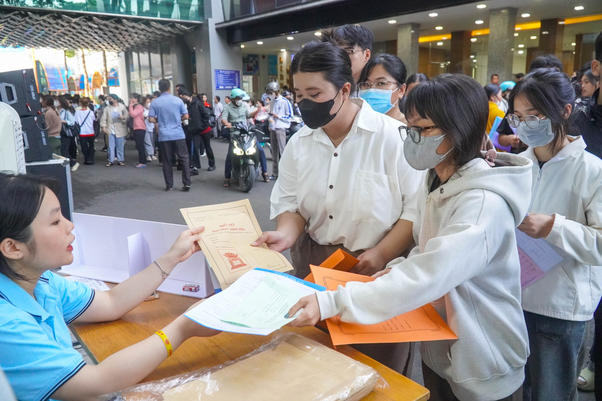 Những mô hình hỗ trợ sinh viên tìm việc làm sau tốt nghiệp- Ảnh 1.