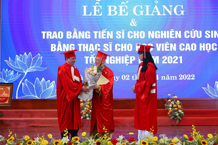 Ông Vương Tấn Việt chưa có bằng tốt nghiệp cấp ba: Trường Đại học Luật Hà Nội nói gì? -0