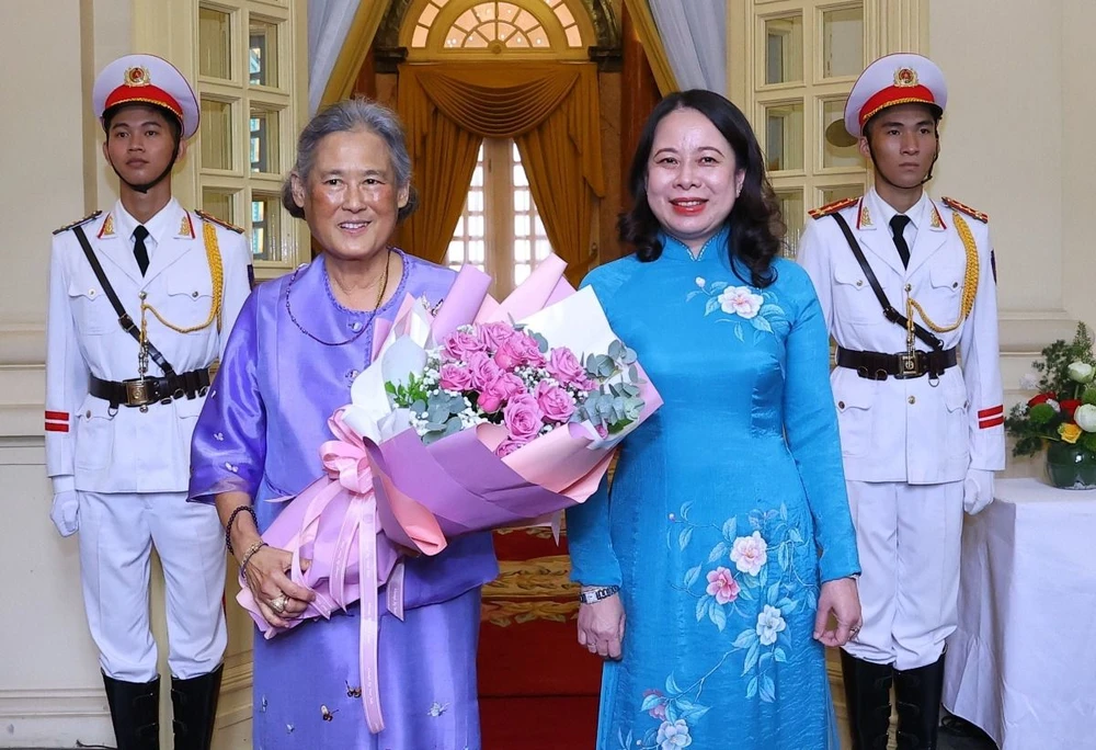 Phó Chủ tịch nước Võ Thị Ánh Xuân và Công chúa Thái Lan Maha Chakri Sirindhorn. (Ảnh: Văn Điệp/TTXVN)