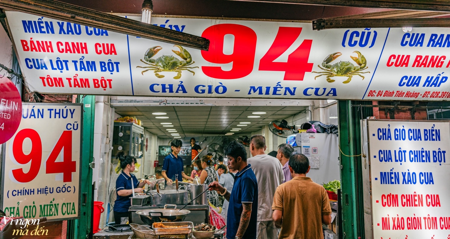 Quán cua từng khiến khách "đau đầu" vì cái tên dễ gây nhầm lẫn, tiết lộ bí quyết khiến cả khách Việt và khách nước ngoài đều mê đắm - Ảnh 1.