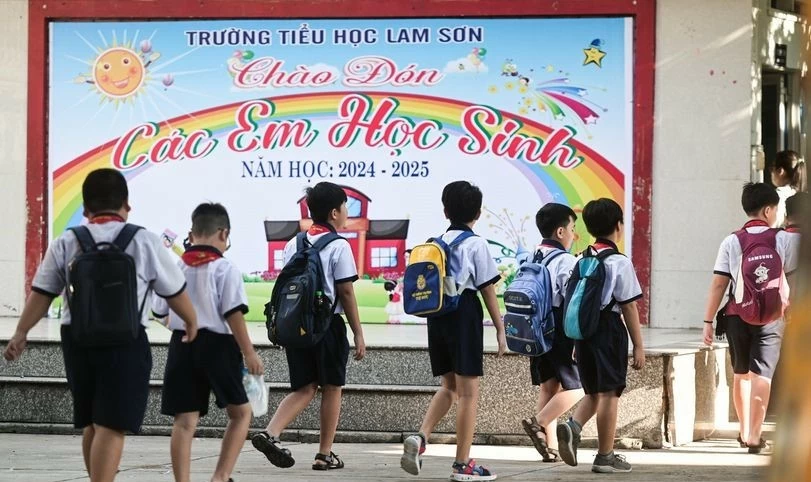 Sáng nay (26/8), học sinh TP. Hồ Chí Minh tựu trường