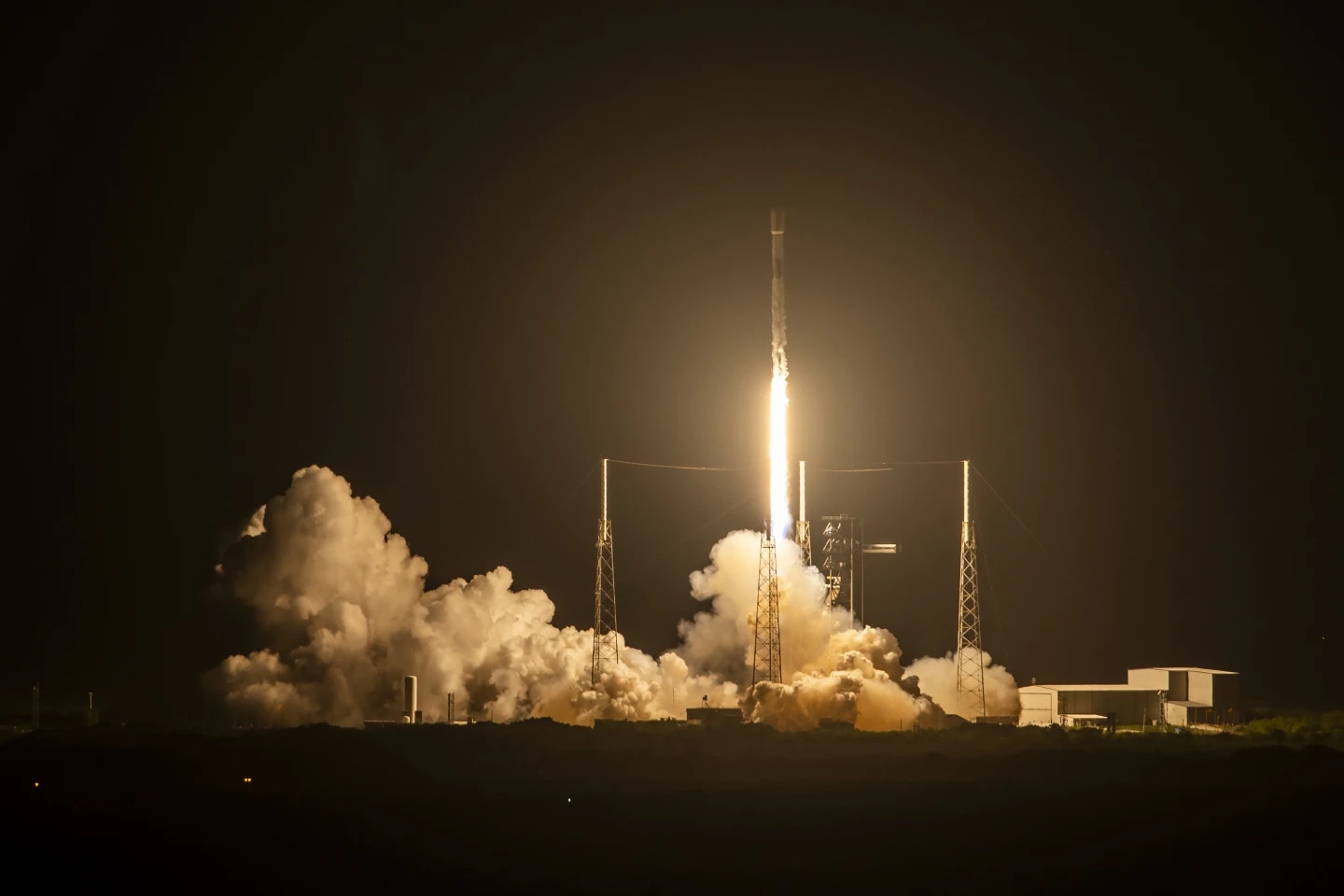 spacex bi dinh chi do ten lua boc chay khi ha canh hinh 1