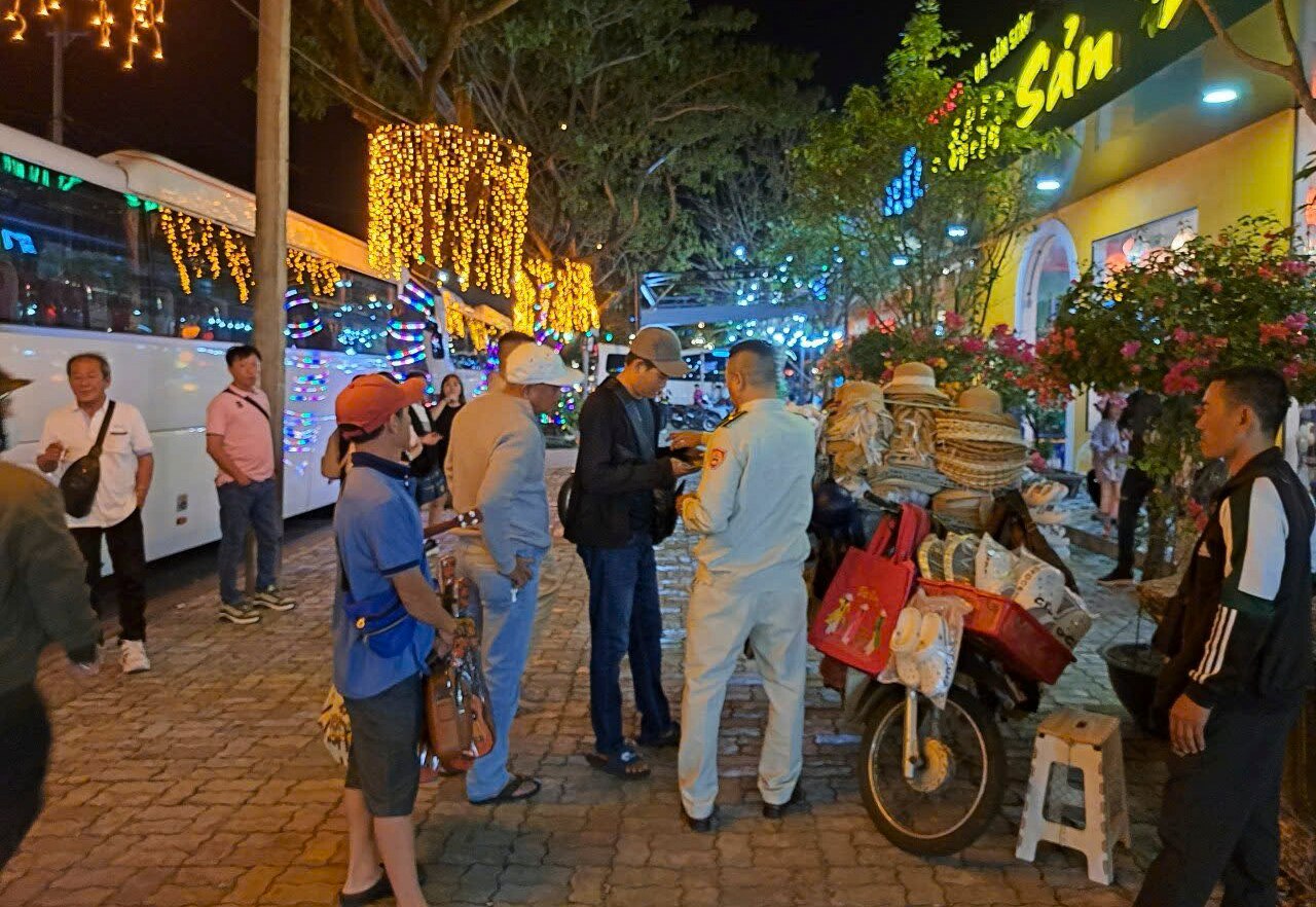 Đà Nẵng: Tăng cường công tác đảm bảo an ninh trật tự, giữ gìn hình ảnh điểm đến du lịch - Ảnh 1.