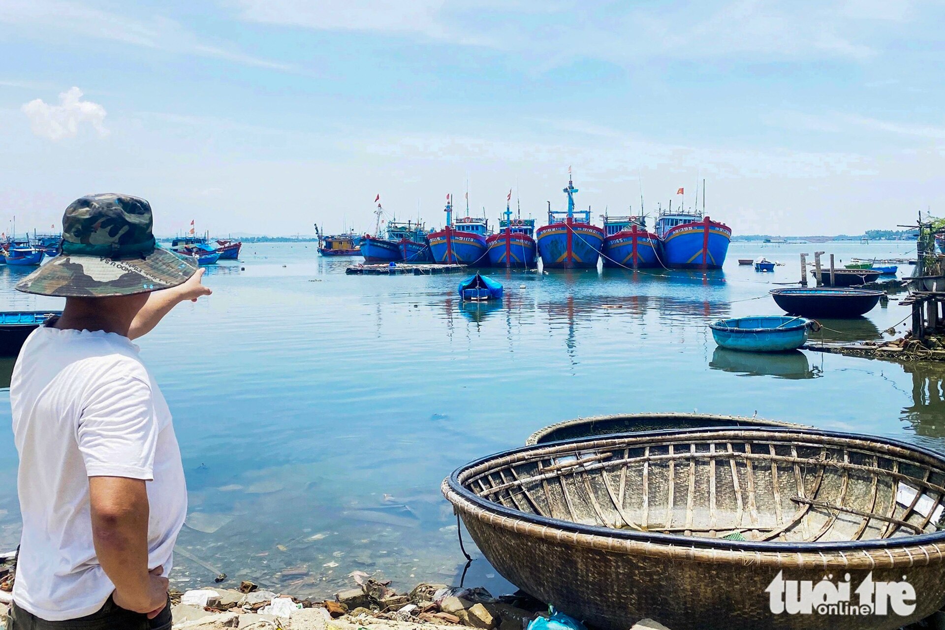 Tàu cá Quảng Nam nằm bờ hàng loạt vì đi biển là lỗ - Ảnh 2.