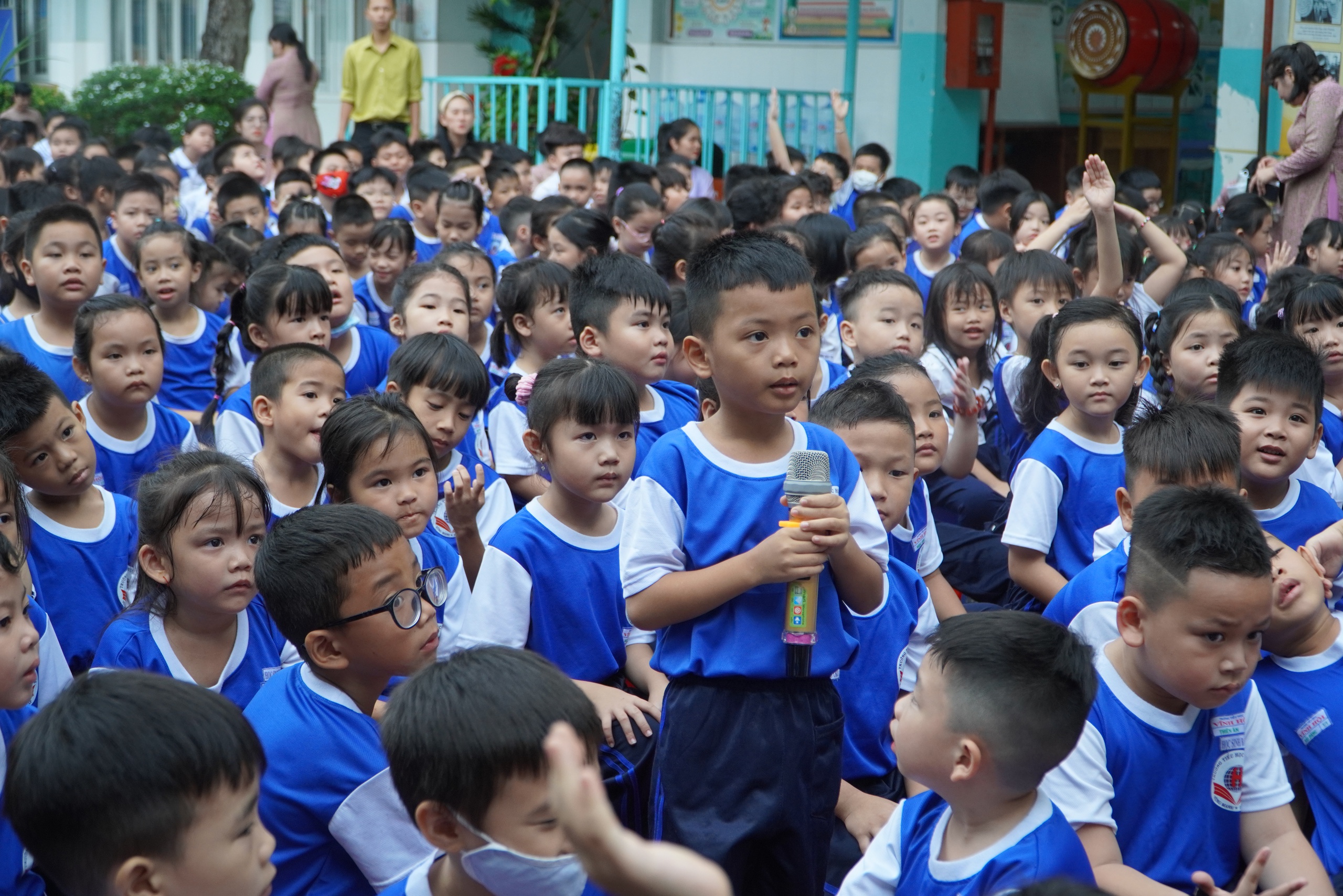 TP HCM: Không yêu cầu học sinh mua sắm đề cương, tài liệu tham khảo, sách vở bài tập- Ảnh 1.