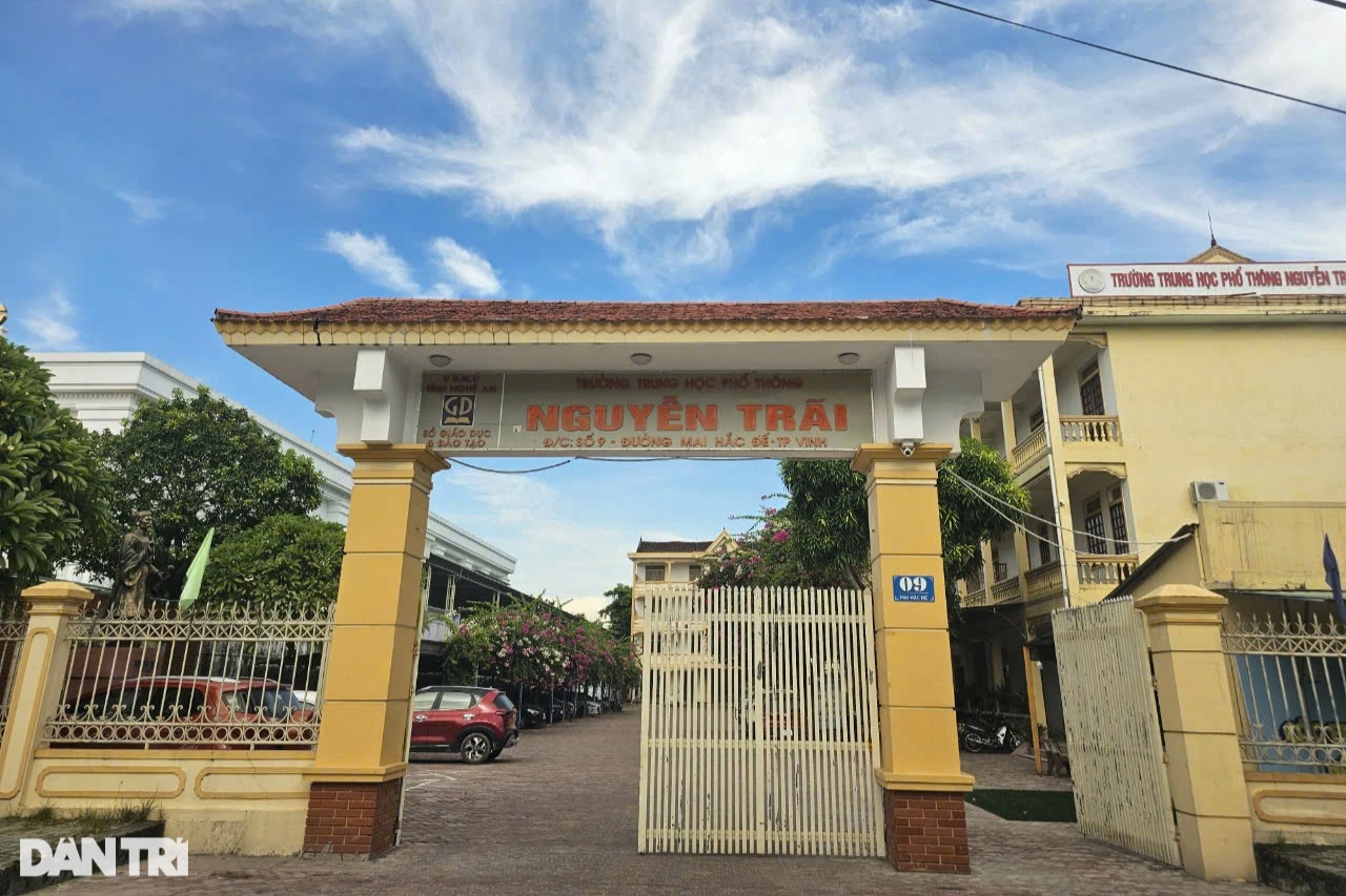 ຂາດຫ້ອງ, ຂໍເອົາສູນຕ້ານເອດສ ເປັນໂຮງຮຽນ - 1 Thiếu phòng, xin Trung tâm phòng chống AIDS làm điểm trường - 1