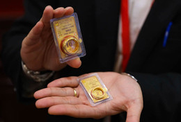 លឿង ឈី ហ៊ីវ a.jpg