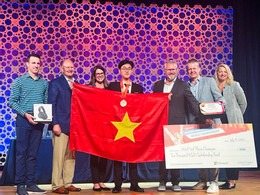 قهرمان علوم کامپیوتر نگوین مین دوونگ.jpg