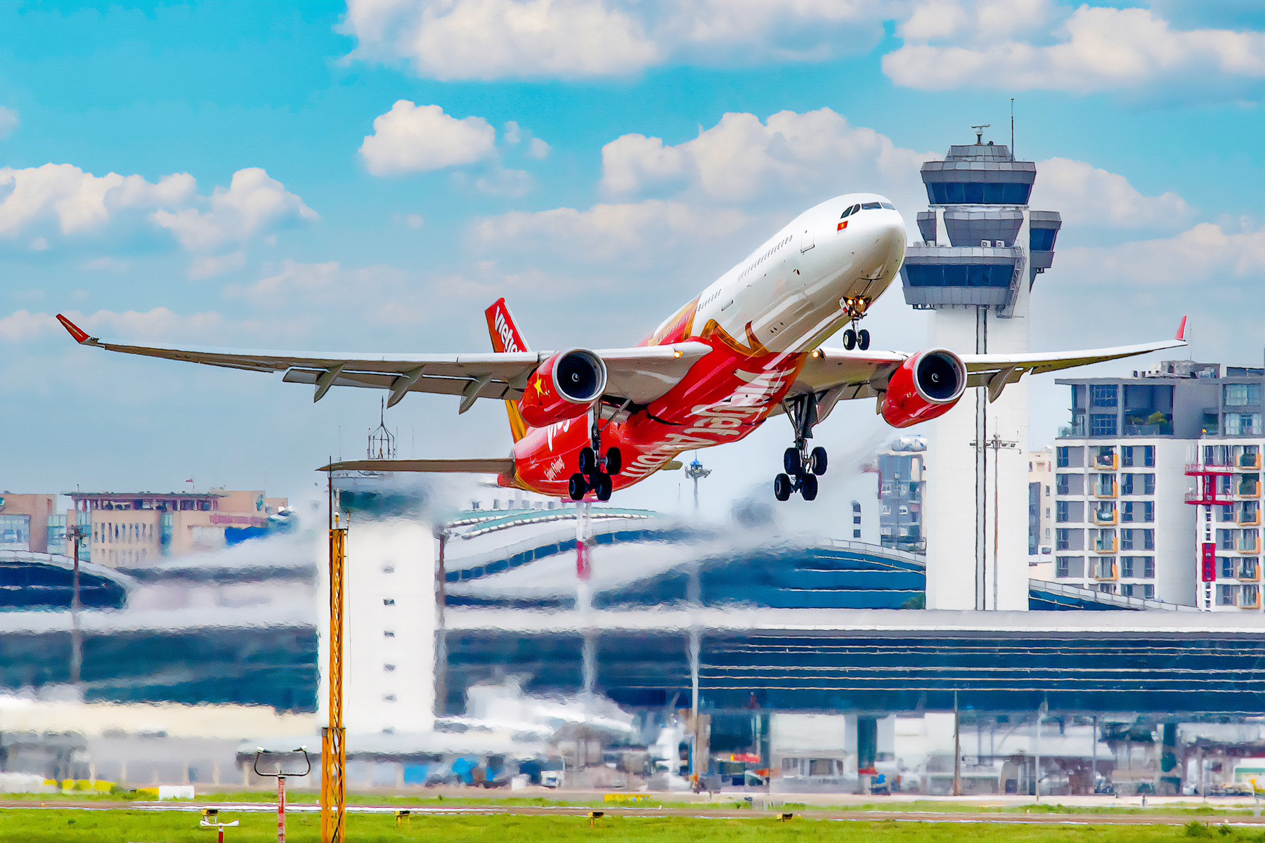 Hãng hàng không Vietjet ghi nhận tăng trưởng doanh thu kỷ lục trong 6 tháng đầu năm 2024