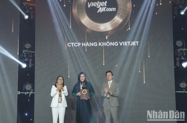 Forbes vinh danh Vietjet ở Top 50 công ty niêm yết tốt nhất Việt Nam năm 2024 ảnh 2