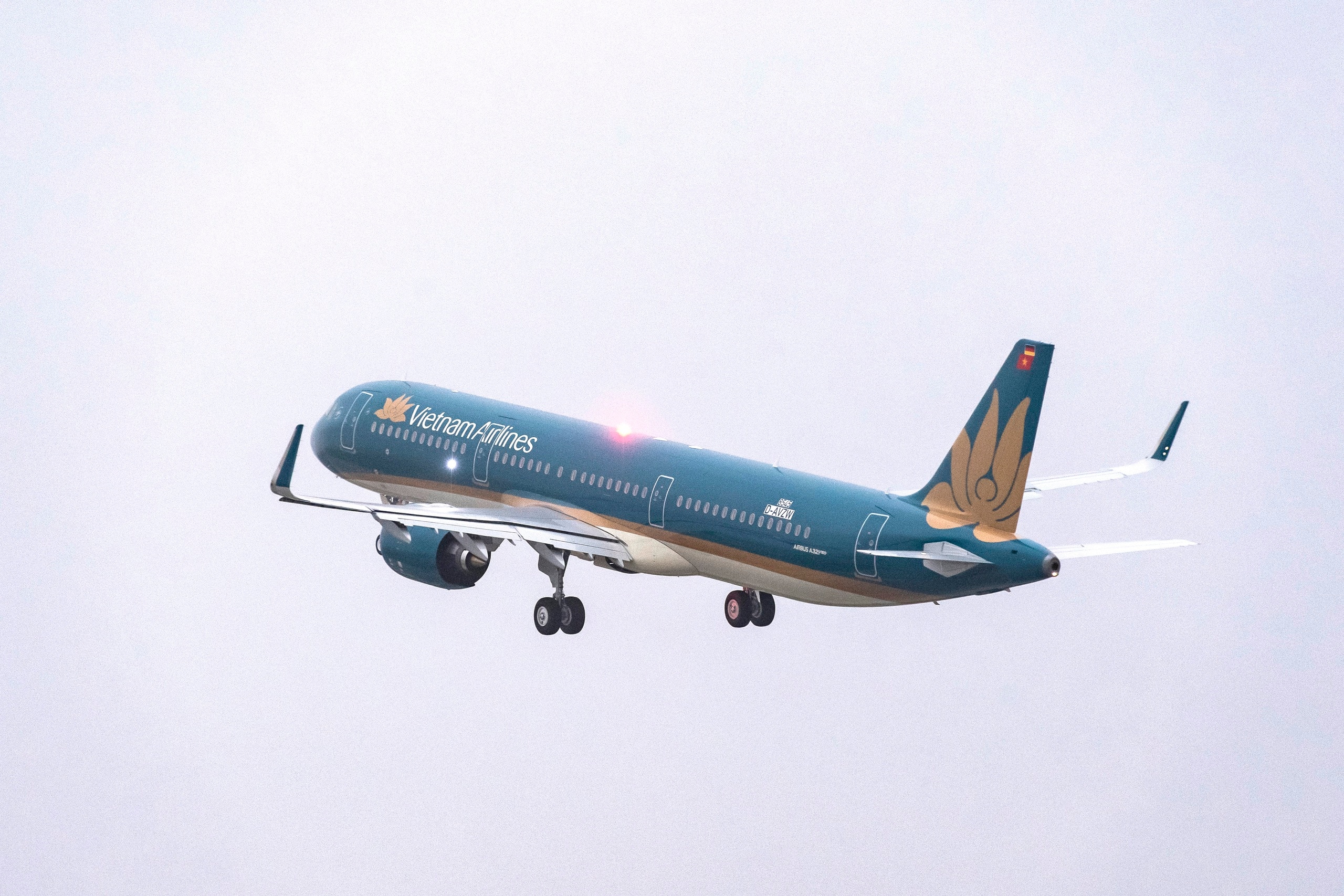 Vietnam Airlines mở đường bay thẳng Hà Nội - Phnôm Pênh- Ảnh 1.