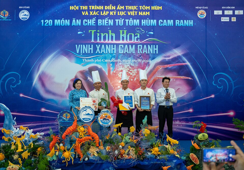 Đội vô địch là Chi hội Đầu bếp Ninh Thuận với 6 món gồm hoành thánh bọc nhân tôm hùm; gell lê tôm hùm; súp tôm hùm;  tôm hùm rôti tôm hùm tắm mắm Cà Ná chè yến nhân tôm hùm.