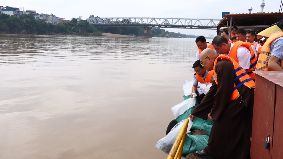 Trong thời gian qua, Chi cục Chăn nuôi, Thủy sản và Thú y Hà Nội đã đẩy mạnh tuyên truyền về công tác bảo vệ nguồn lợi thủy sản.