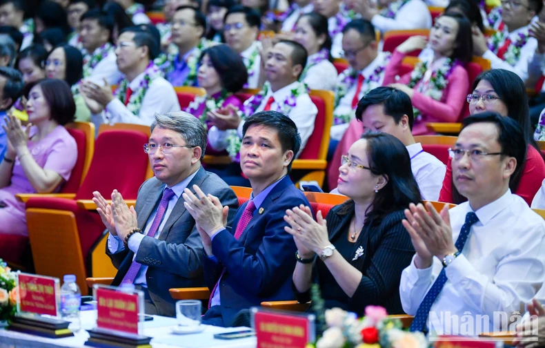 Tuyên dương 150 cán bộ, công chức, viên chức, người lao động “Tham mưu giỏi, phục vụ tốt” ảnh 1