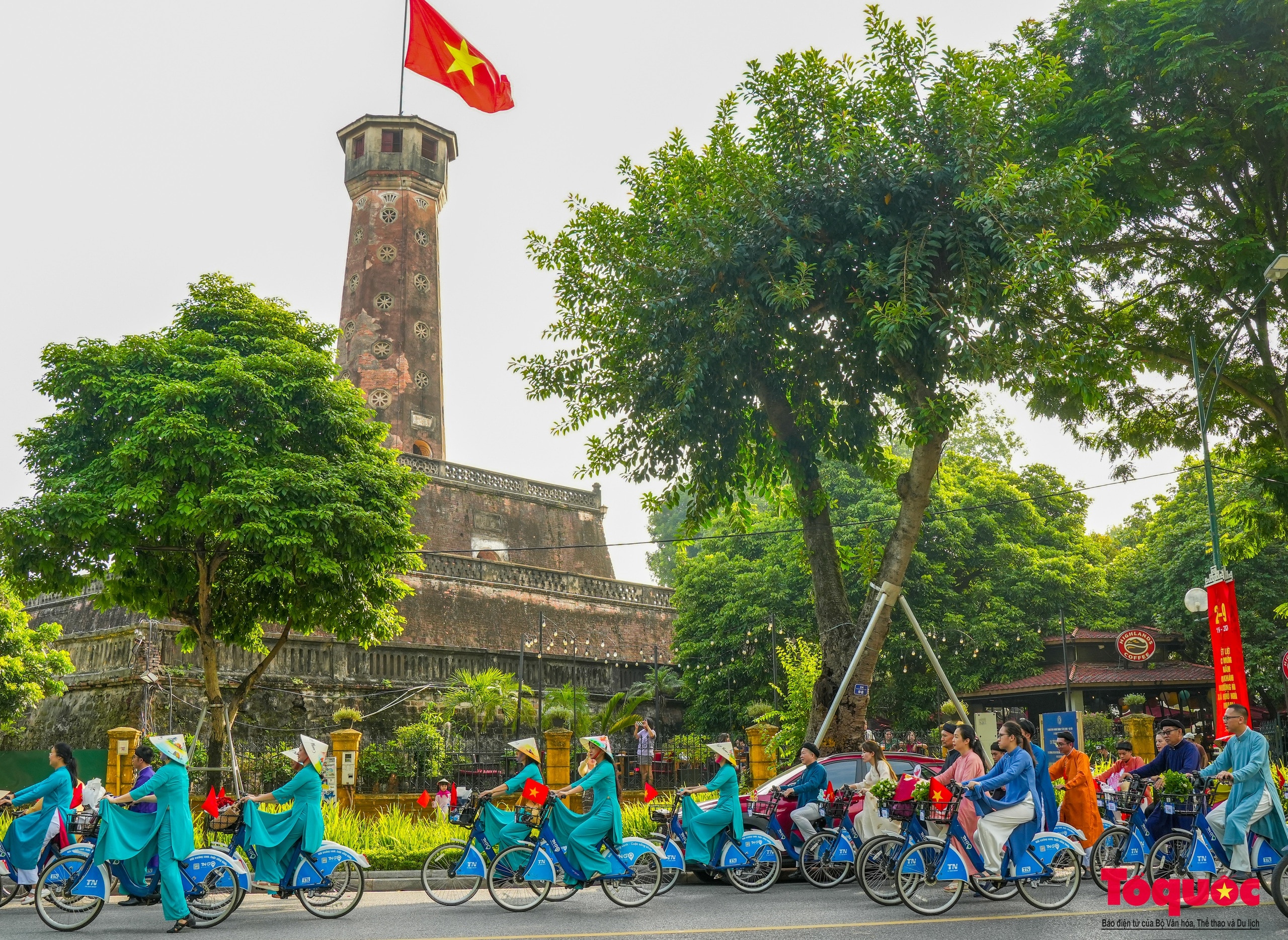 Diễu hành xe đạp, cùng áo dài kết nối các di sản tại Hà Nội - Ảnh 15.